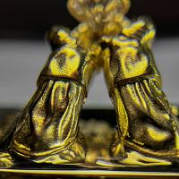 Драгоценная статуэтка