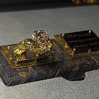 Драгоценная статуэтка